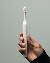 Load image into Gallery viewer, SURI Sustainable Electric Toothbrush (Brush + UV Case) - White
